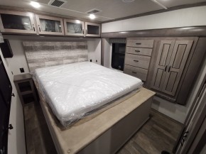 Cedar Creek 385 TH Toyhauler Heckgarage 12,5 Meter