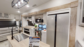 Primetime Crusader 382 MBH 13 Meter