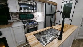 Primetime Crusader 305RLP 10,6 Meter