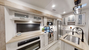 Primetime Crusader 382 MBH 13 Meter