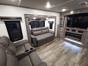 Cedar Creek 385 TH Toyhauler Heckgarage 12,5 Meter