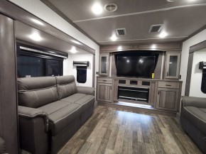 Cedar Creek 385 TH Toyhauler Heckgarage 12,5 Meter