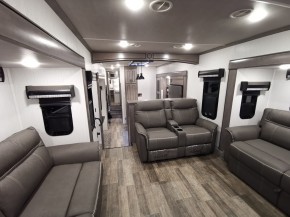 Cedar Creek 385 TH Toyhauler Heckgarage 12,5 Meter