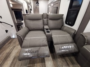 Cedar Creek 385 TH Toyhauler Heckgarage 12,5 Meter